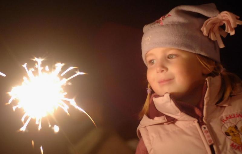 Ура, каникулы! Пиротехника, которую можно запускать с детьми - Игарка | igarka.salutsklad.ru